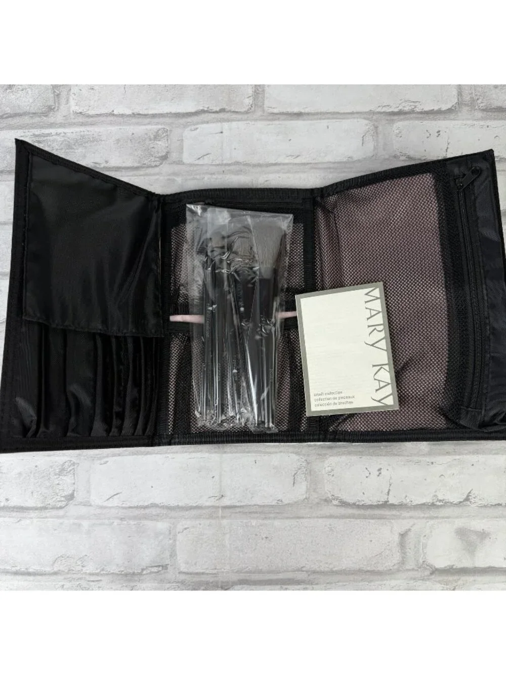 MARY KAY Essential Brush Collection 5 Makeup Brushes W/ Zip-Up Case- NEW